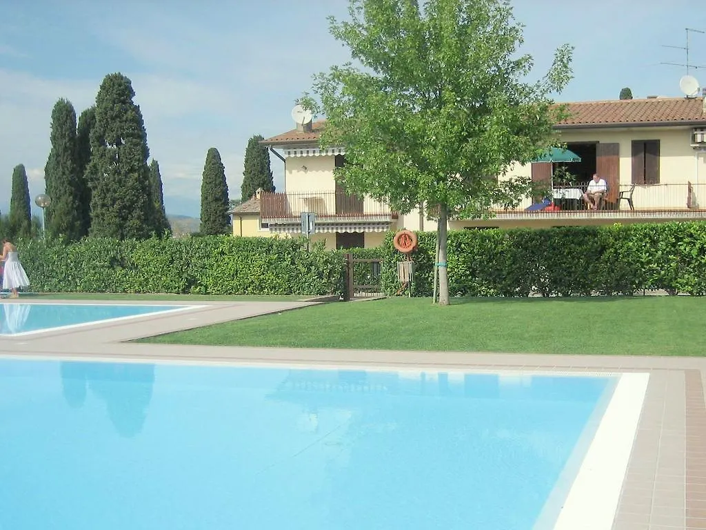 Belvilla By Oyo Enticing Holiday Home With Pool ラツィーゼ イタリア