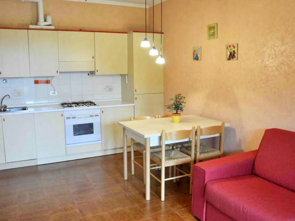 Belvilla By Oyo Enticing Holiday Home With Pool ラツィーゼ 0*,  イタリア
