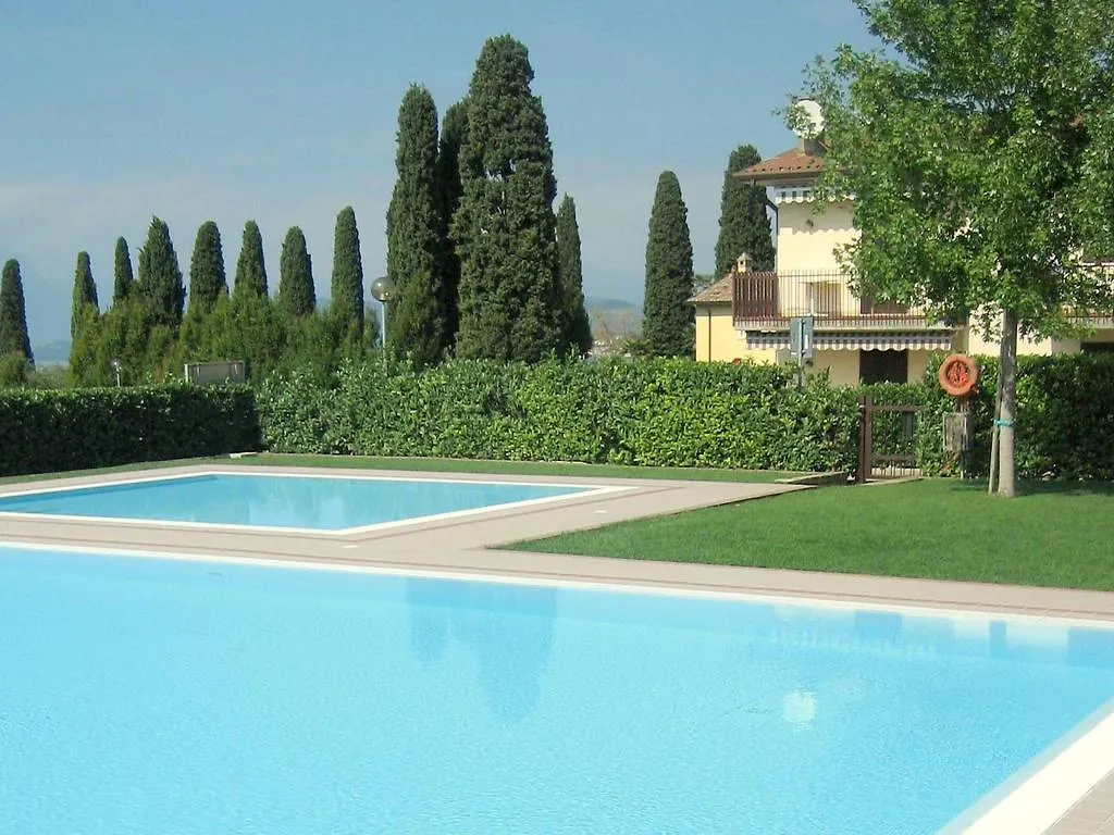 Belvilla By Oyo Enticing Holiday Home With Pool ラツィーゼ イタリア